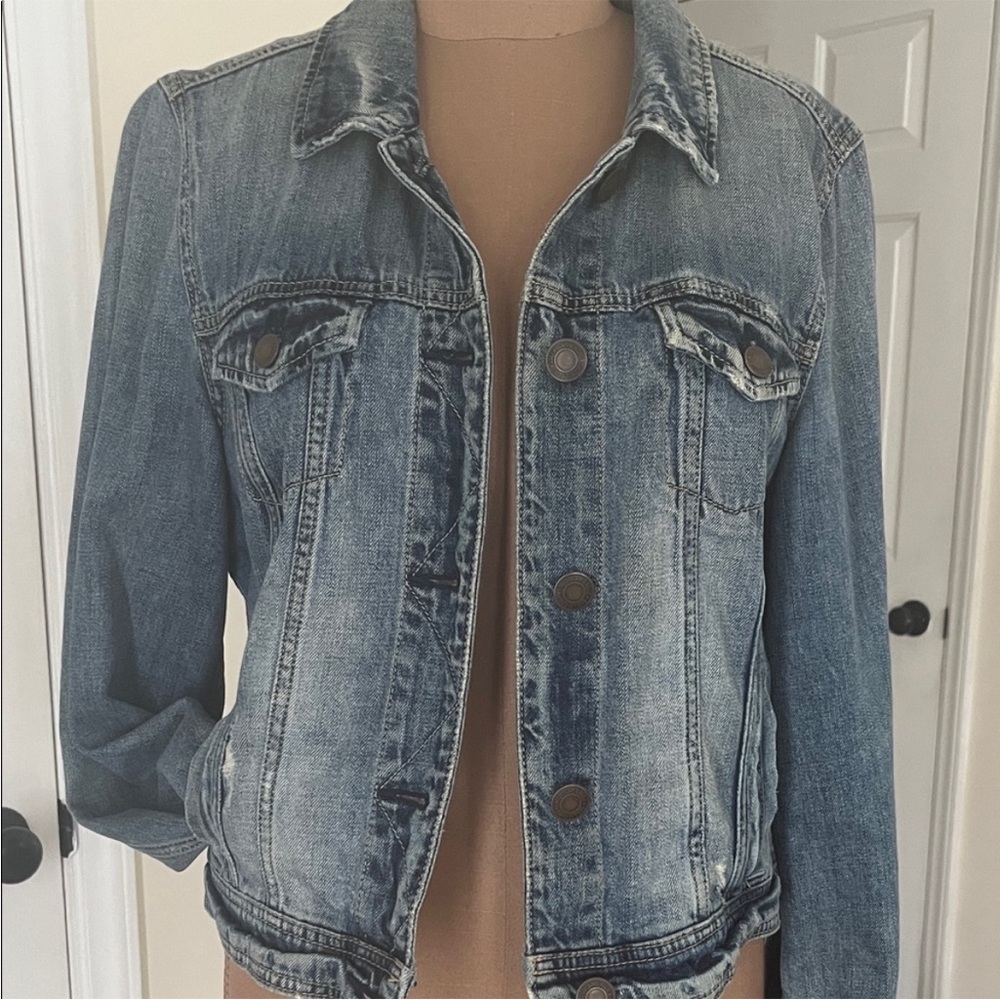 Denim Jean Jacket All Cotton Light Distressing Ombré Like Wash Size Large